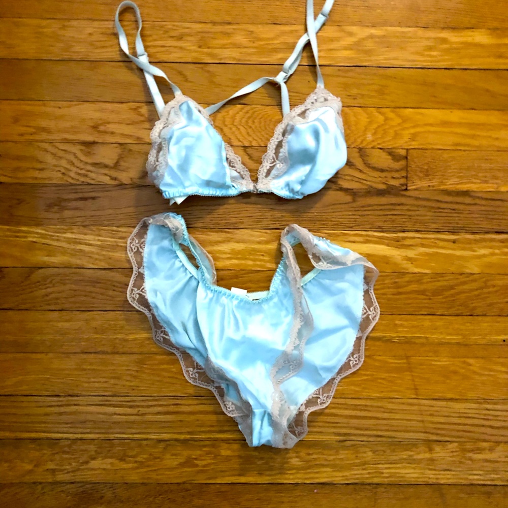Victoria’s Secret sexy pale blue Satin bra and panty set med panties size 34 bra